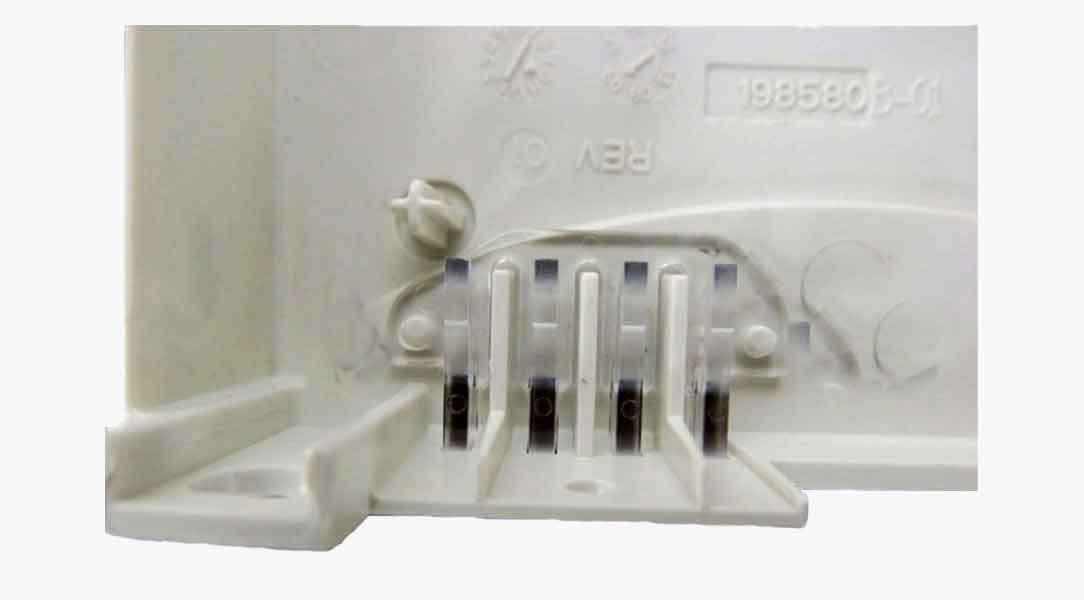 Ultrasonic welding: posts secure light pipe